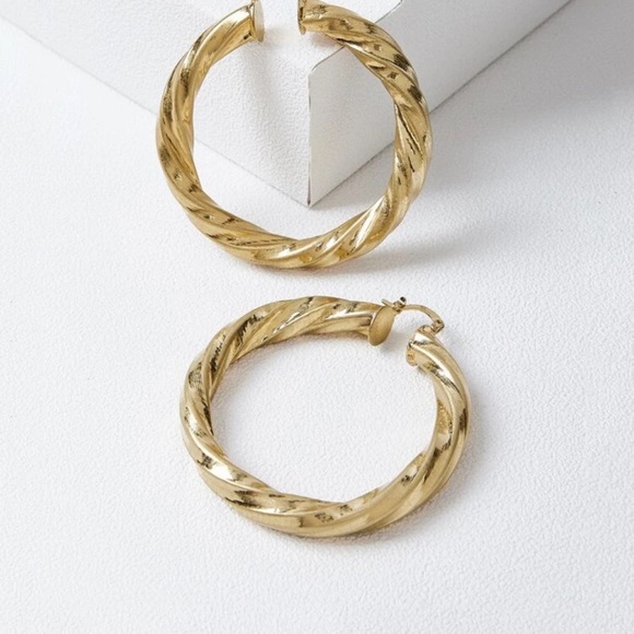 🌟MOTF PREMIUM TWIST HOOP EARRINGS🌟 - Picture 6 of 10